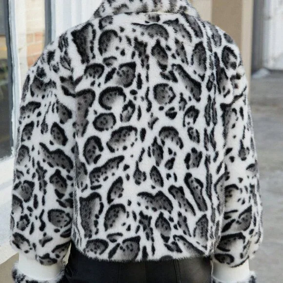 Glam Girl Women's Leopard Print Faux fur large collar zip up coat - Picture 2 of 7